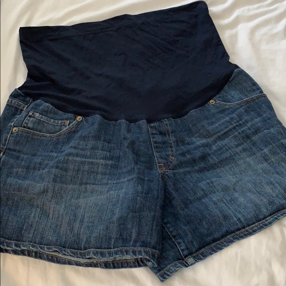 Liz Lange Maternity Jean Shorts 5” Inseam